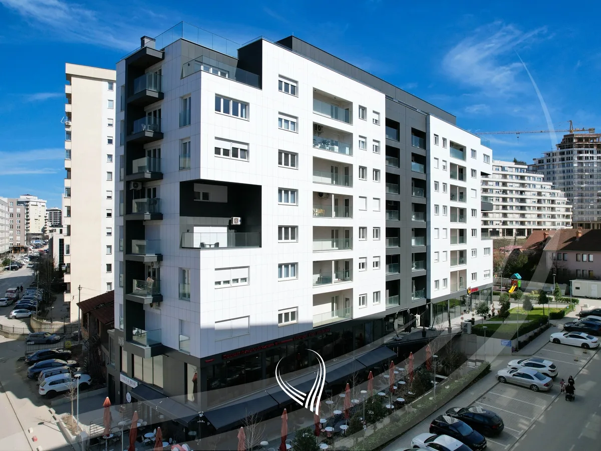 Banesë me 3 dhoma gjumi në shitje në lagjen Mati 1