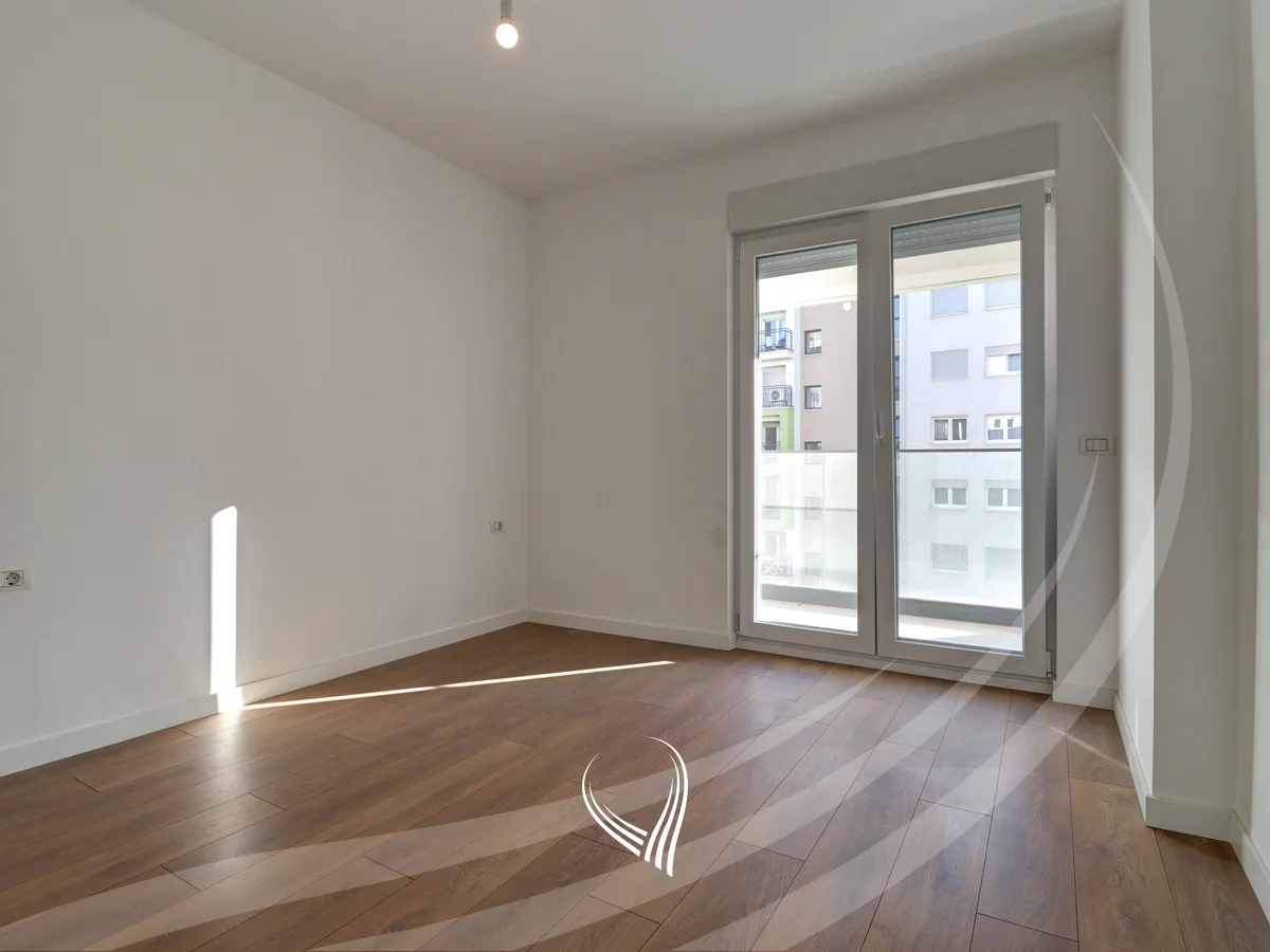 Banesë me 3 dhoma gjumi në shitje në lagjen Mati 1