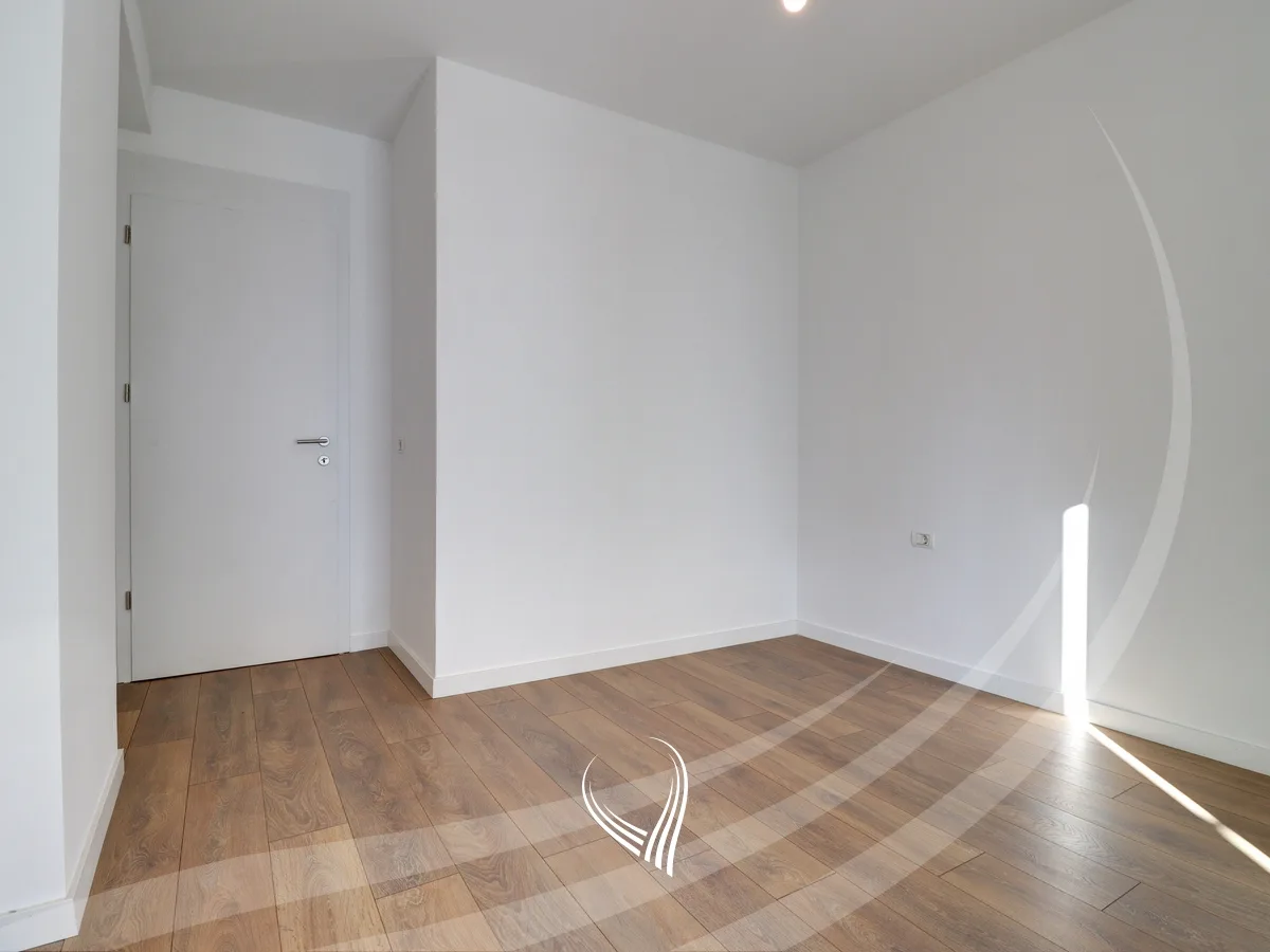 Banesë me 3 dhoma gjumi në shitje në lagjen Mati 1