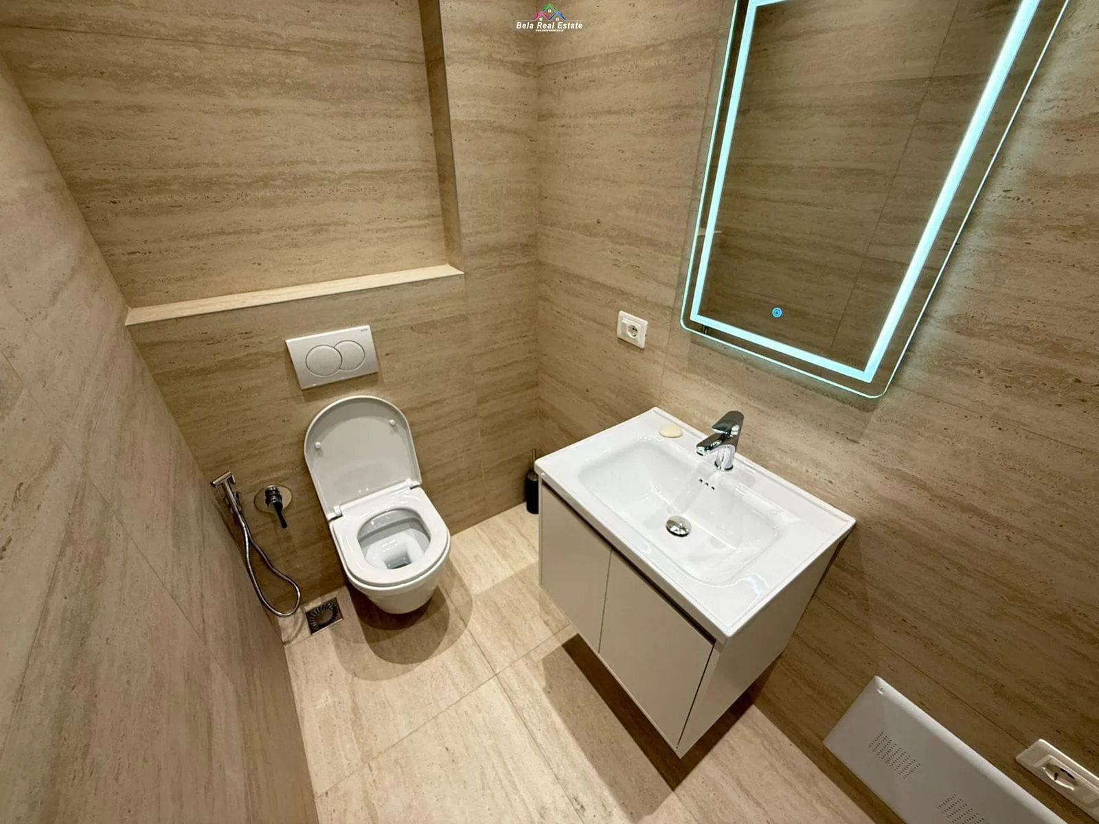 Apartament Me Qera 2+1+2 Tek Shallvaret (ID B2201708) Tirane