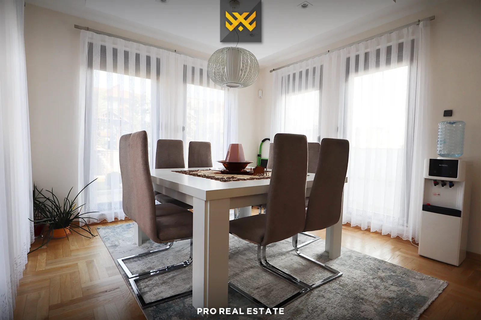 Shtëpi 320m² në SHITJE në Lagjen Qëndresa