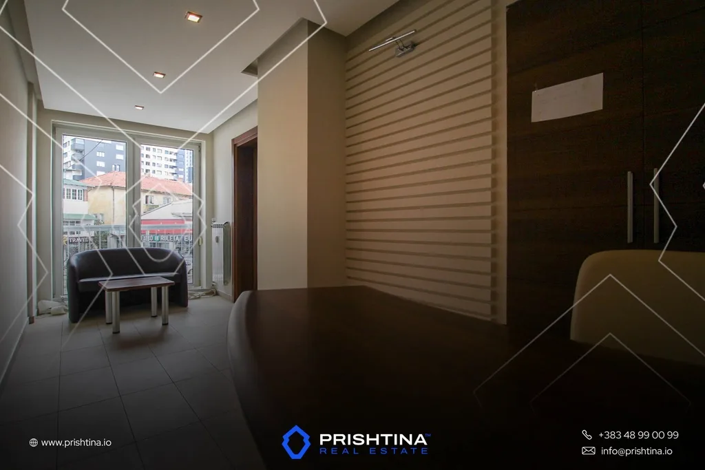 Zyrë me qira 160m² në Dardani
