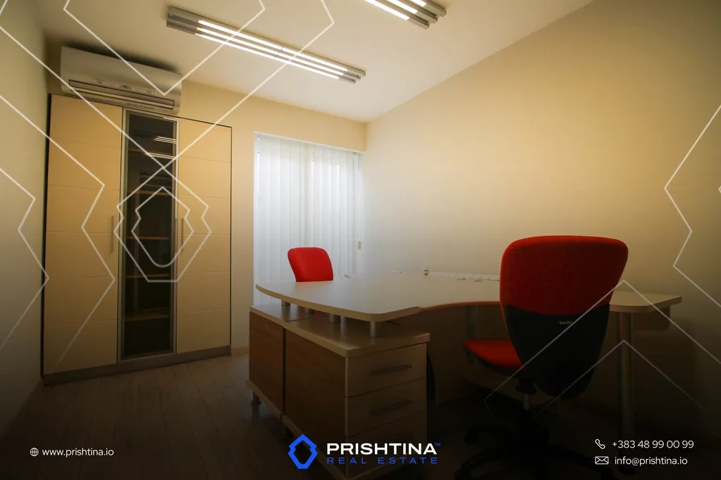 Zyrë me qira 160m² në Dardani