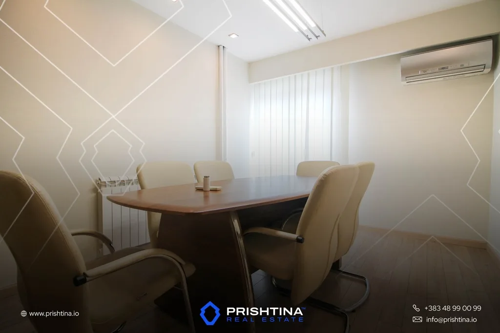 Zyrë me qira 160m² në Dardani