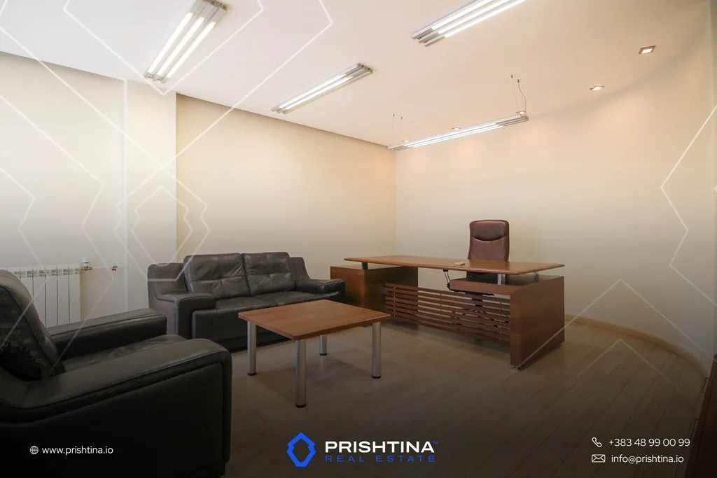 Zyrë me qira 160m² në Dardani