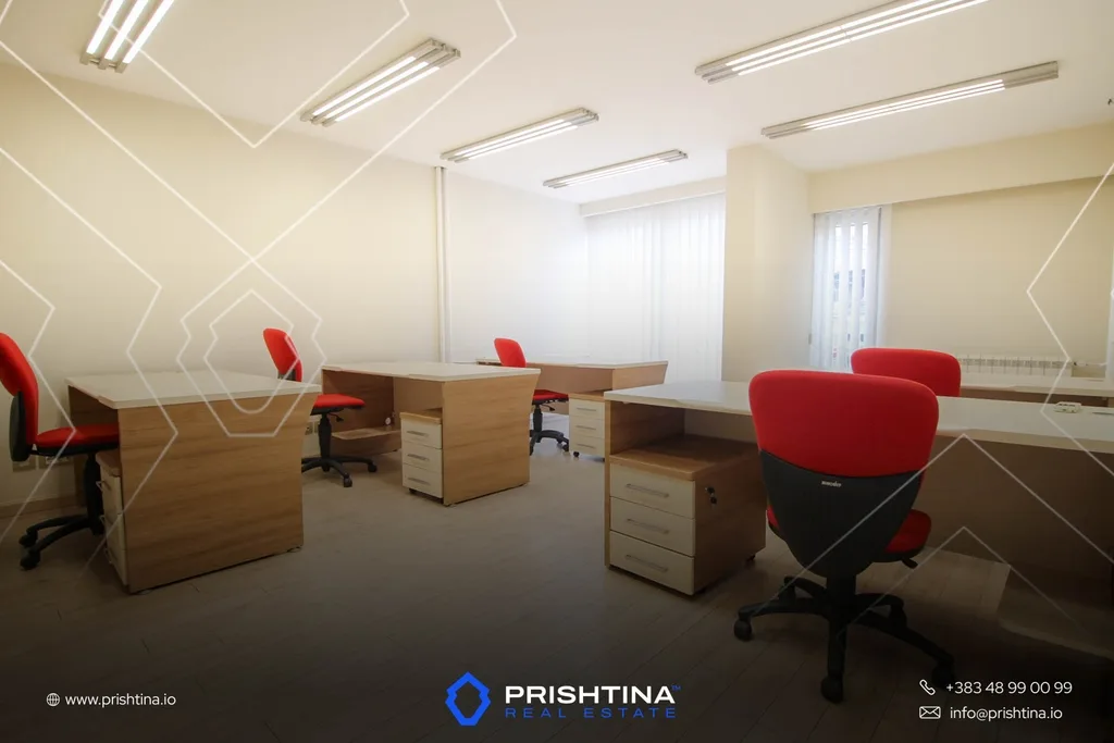 Zyrë me qira 160m² në Dardani