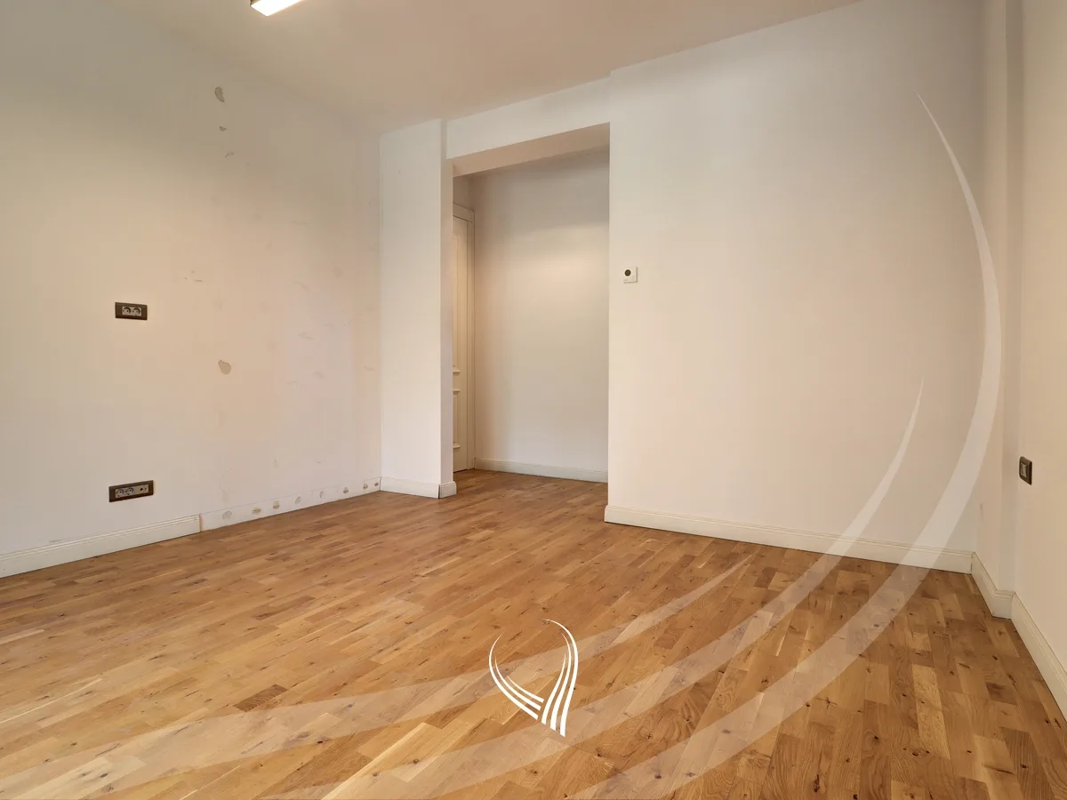 Zyre me 4 dhoma pune me qira në lagjen Aktash