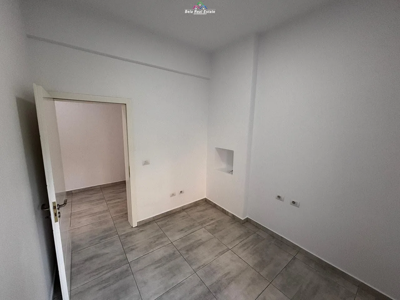 Zyre me Qera 2+1 tek Rruga e Dibres (ID BZ2718) Tirane.