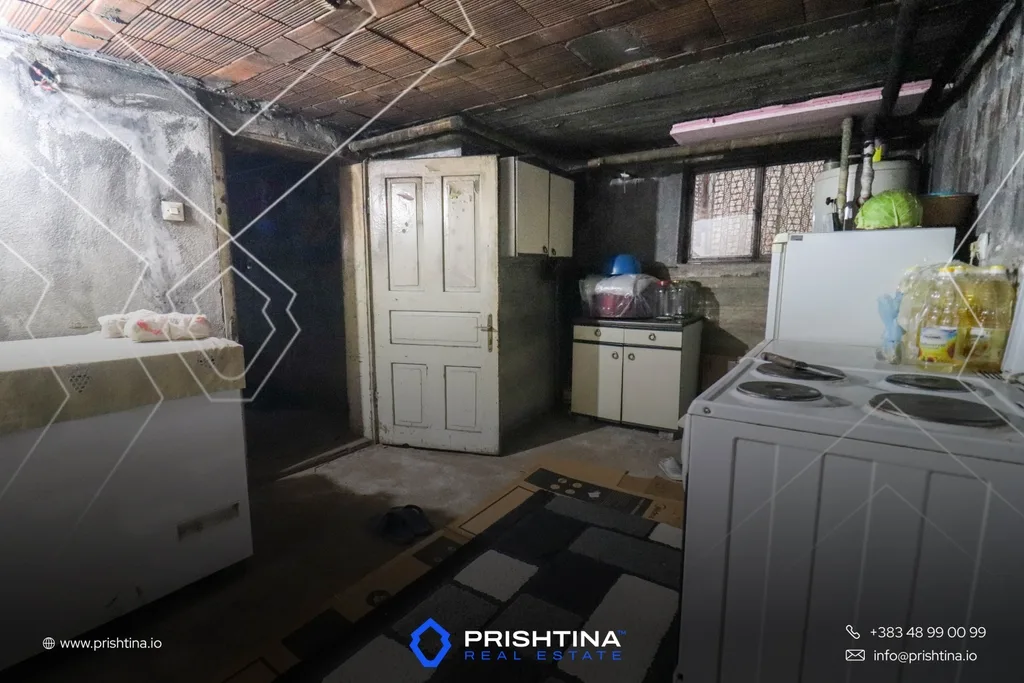 Shtëpi me qira 170m² në Pejton