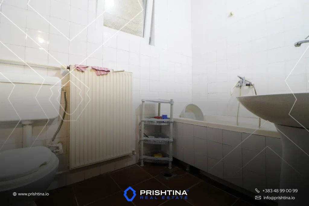 Shtëpi me qira 170m² në Pejton