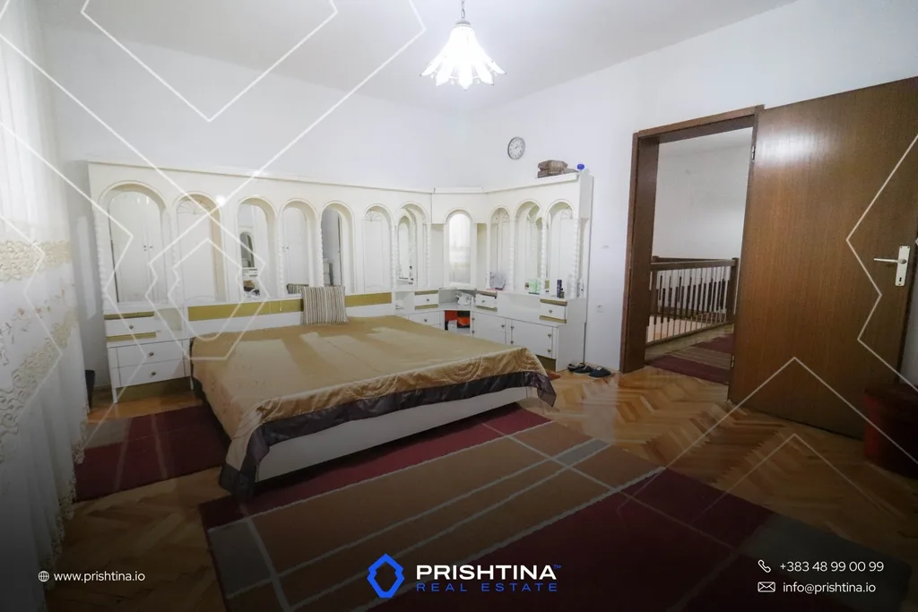Shtëpi me qira 170m² në Pejton