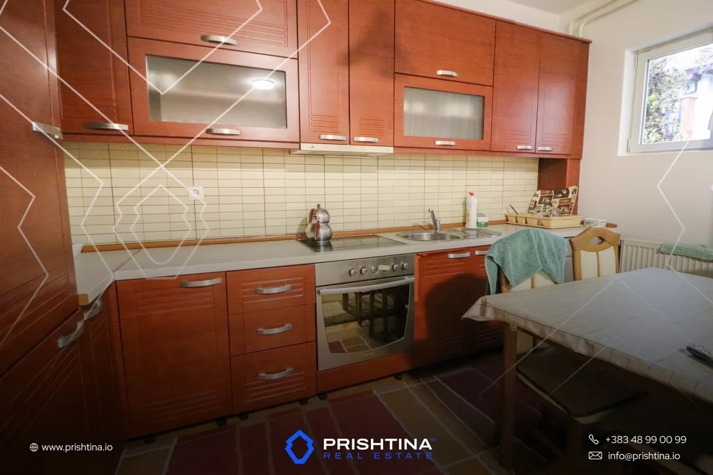 Shtëpi me qira 170m² në Pejton