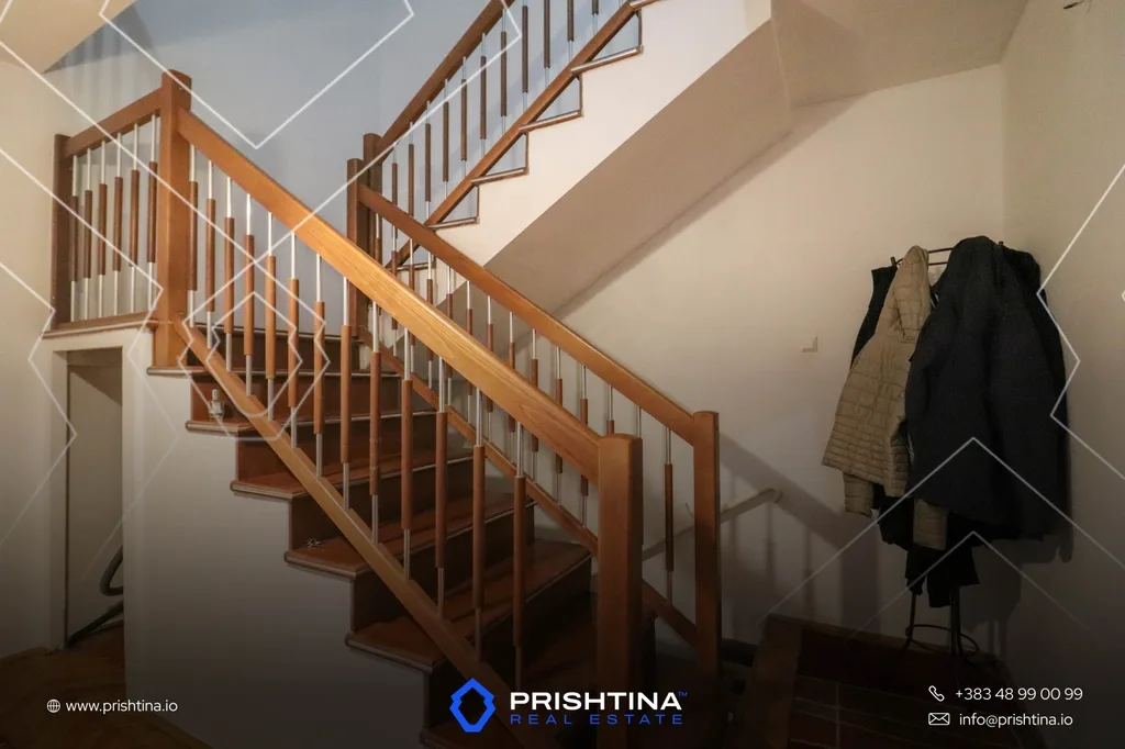 Shtëpi me qira 170m² në Pejton