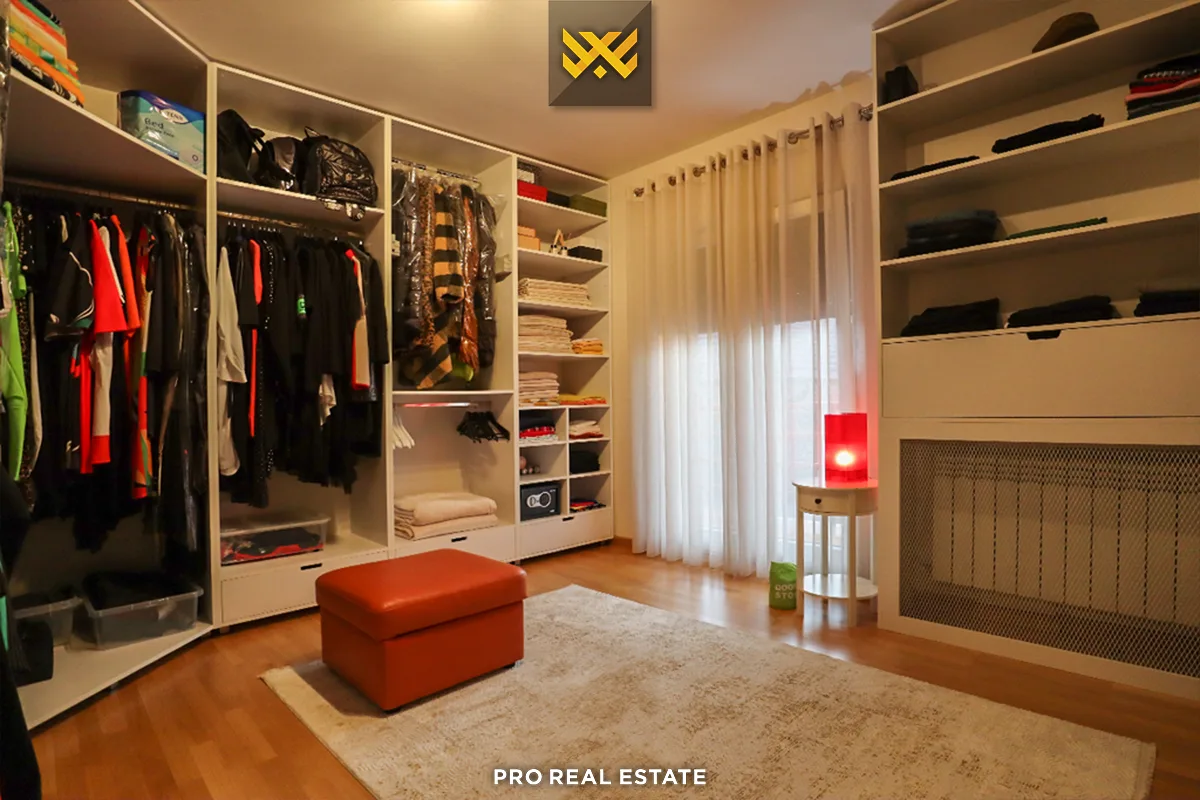 Shtëpi 284m² për #SHITJE në Lagjen Nic