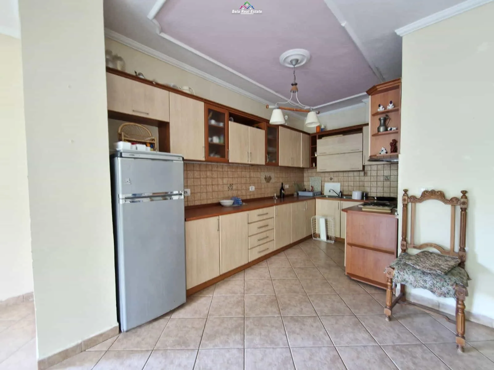 Zyre Me Qera Tek Ish Ekspozita (ID BZ2924) Tirane