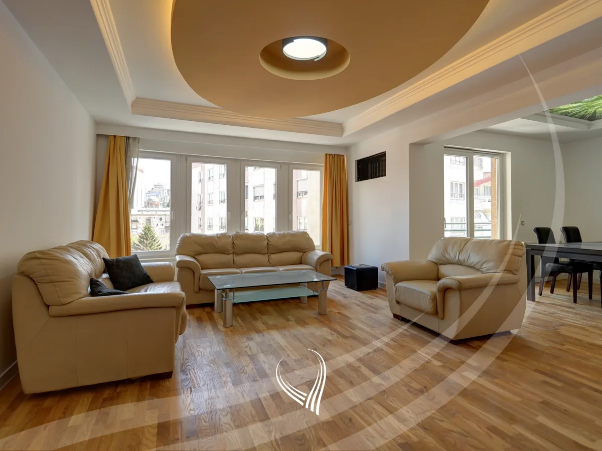 Banesë me 3 dhoma gjumi me qira në lagjen Pejton