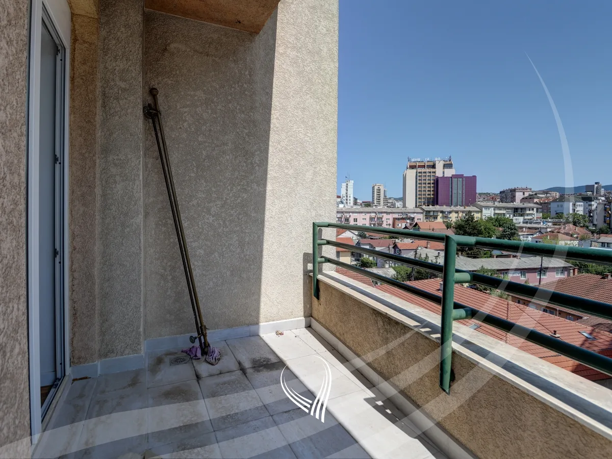 Banesë me 3 dhoma gjumi me qira në lagjen Pejton
