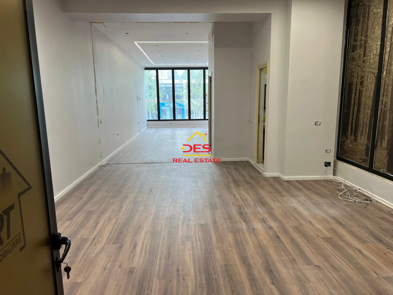 JEPET ME QIRA AMBIENT BIZNESI NË BULEVARDIN VLORË-SKELË 📍 Pranë Max Optika