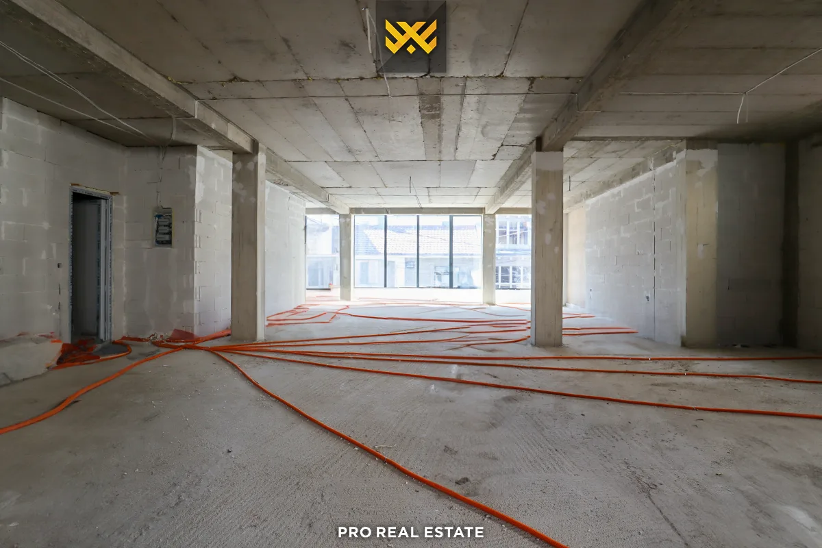 Lokal 580m² me #QIRA në Taslixhe I