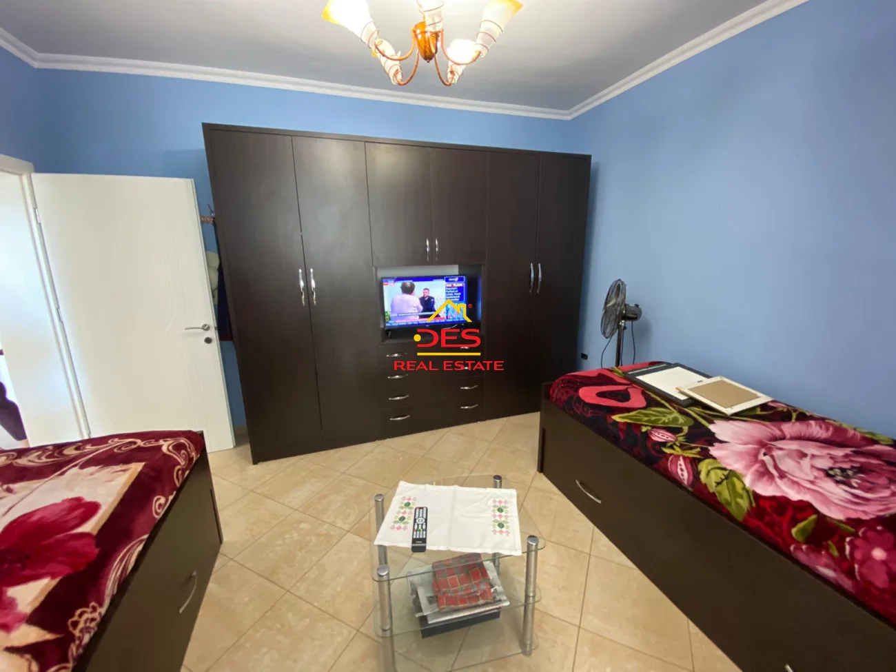Shitet vile 2 katëshe me hipotekë në laprakë , pranë spitalit ushtarak