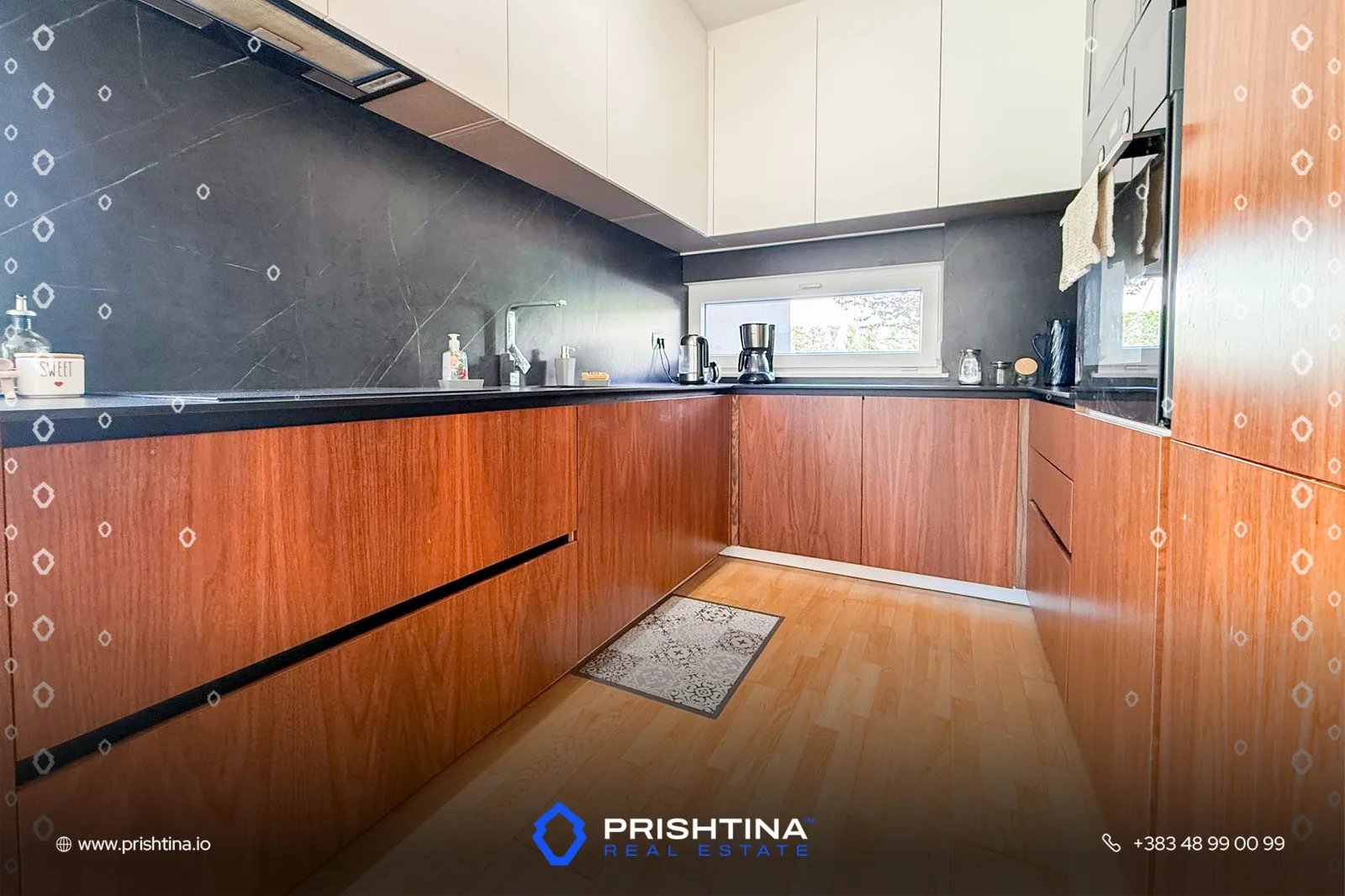 Shtëpi me qira 255m² në Lagjen Qershia