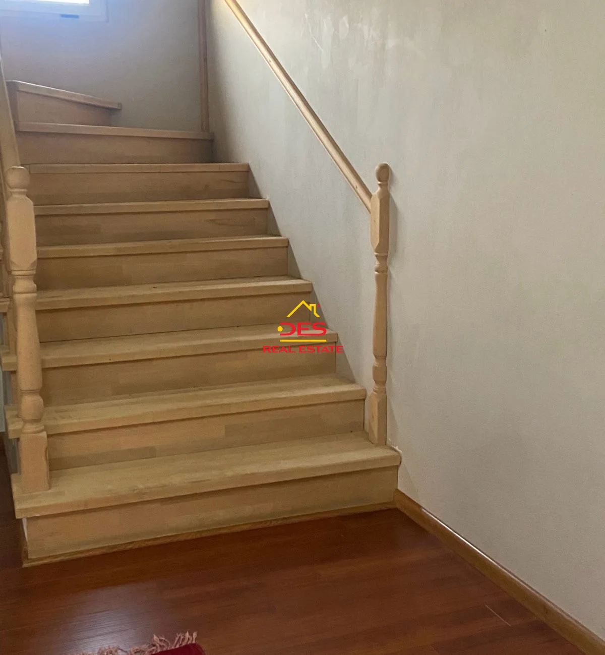 Shitet bujtinë 2 kate në fshatin dërstil, gjinar.