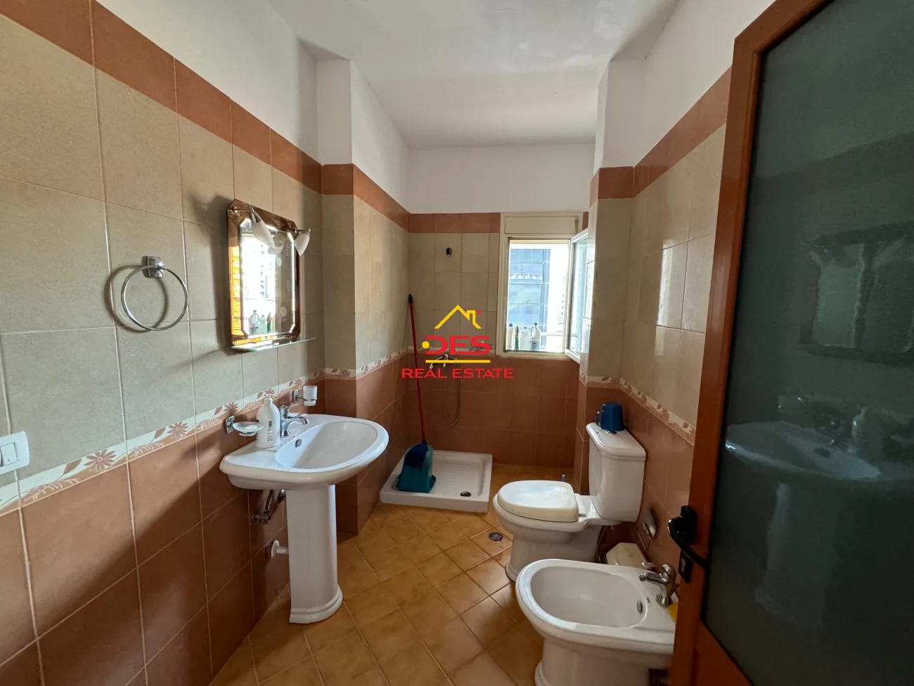 Jepet me qira apartament 2+1+2 pranë hotel partner,vlorë