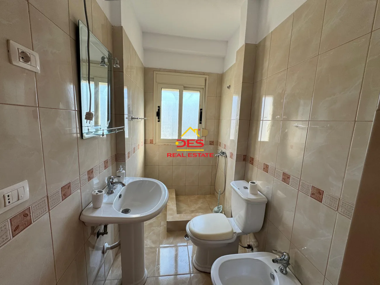 Jepet me qira apartament 2+1+2 pranë hotel partner,vlorë