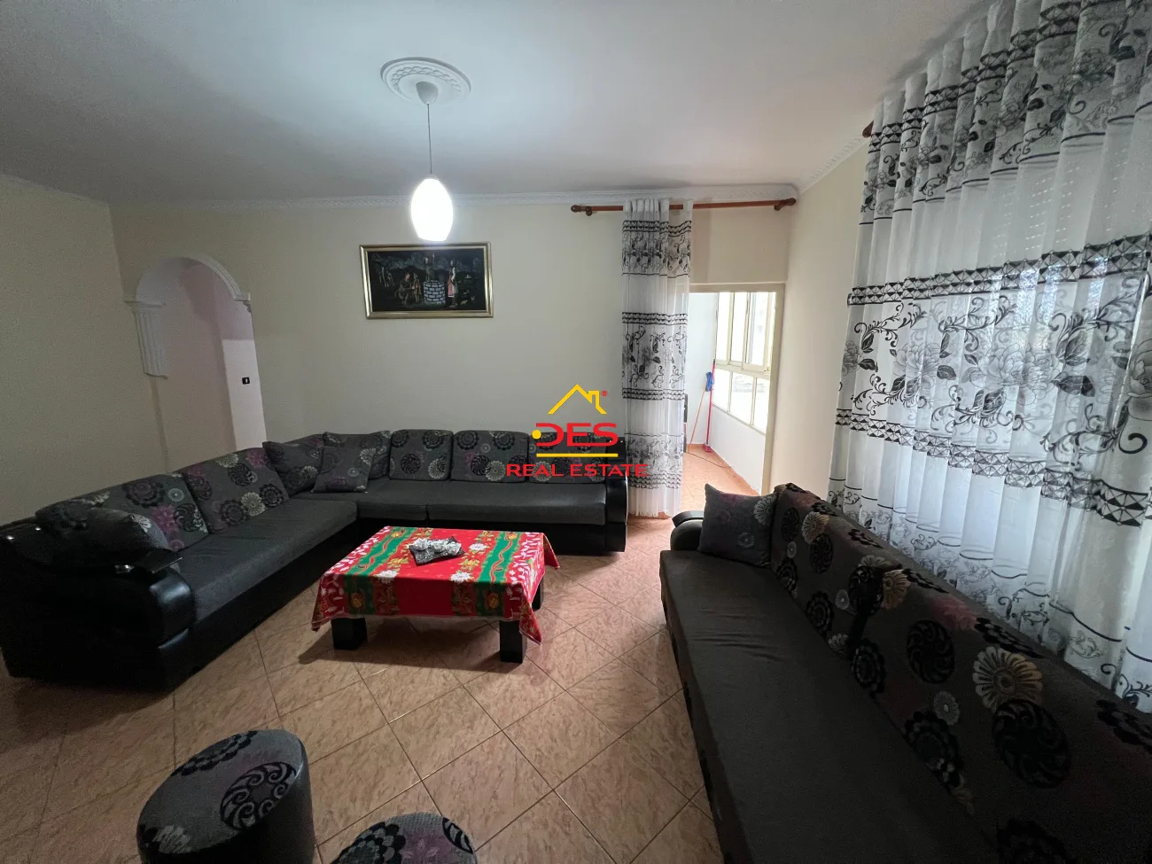 Jepet me qira apartament 2+1 te “rruga e çipajve, vlorë