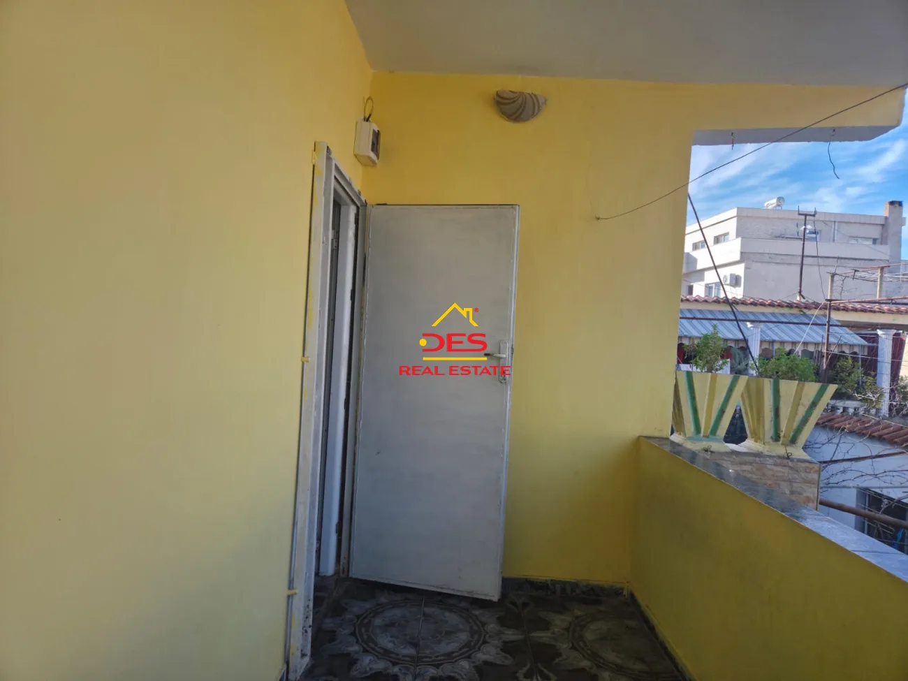 Shitet shtëpi private 2-katëshe pranë sahatit, vlorë