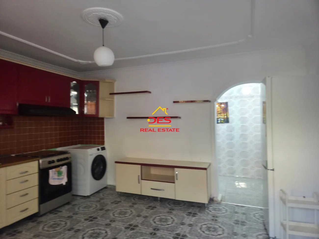 Shitet shtëpi private 2-katëshe pranë sahatit, vlorë