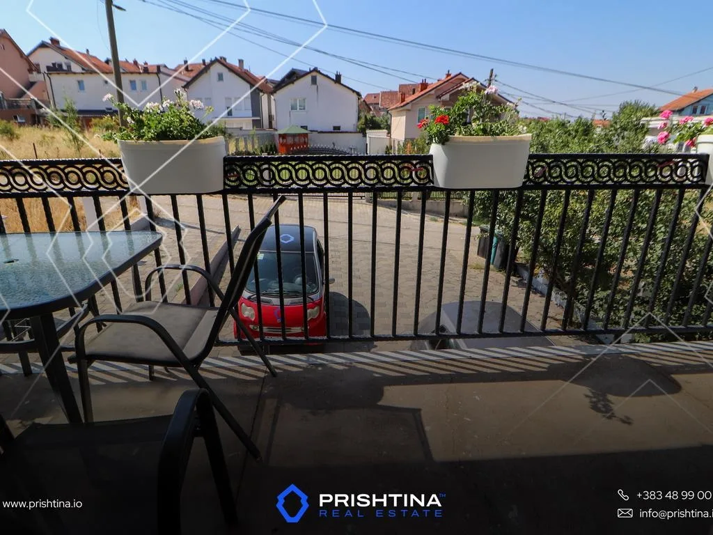 Shtepi në shitje 520m² në secilin kat nga 130m2  + 3 ari truall në Kodren e Trimave
