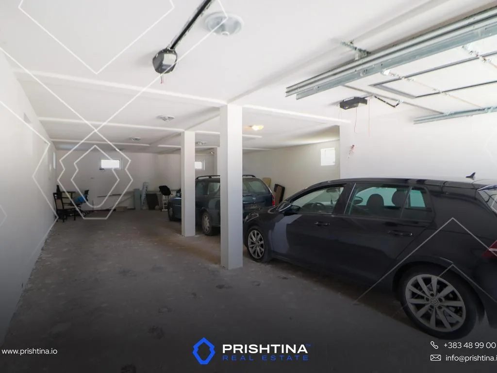 Shtepi në shitje 520m² në secilin kat nga 130m2  + 3 ari truall në Kodren e Trimave