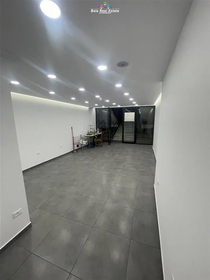 Dyqan Me Qera Tek Rruga Ferit Xhajko (ID BD21652) Tirane.