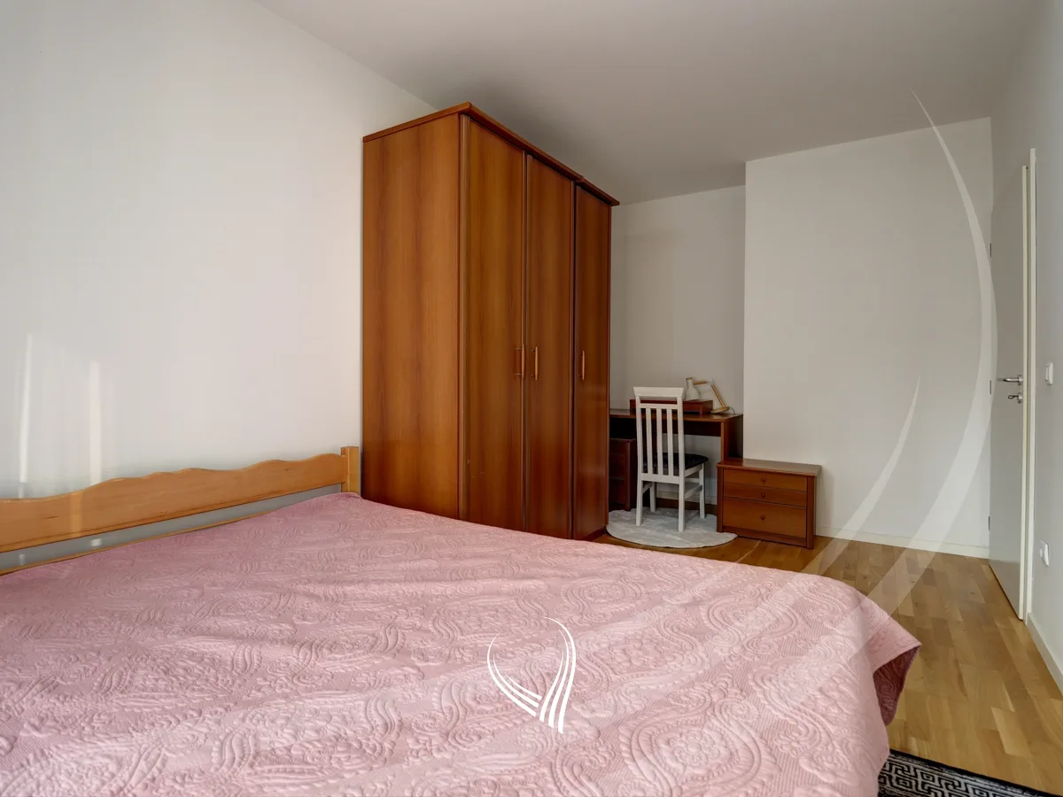 Banesë me 2 dhoma gjumi me qira në lagjen e Muhaxherëve