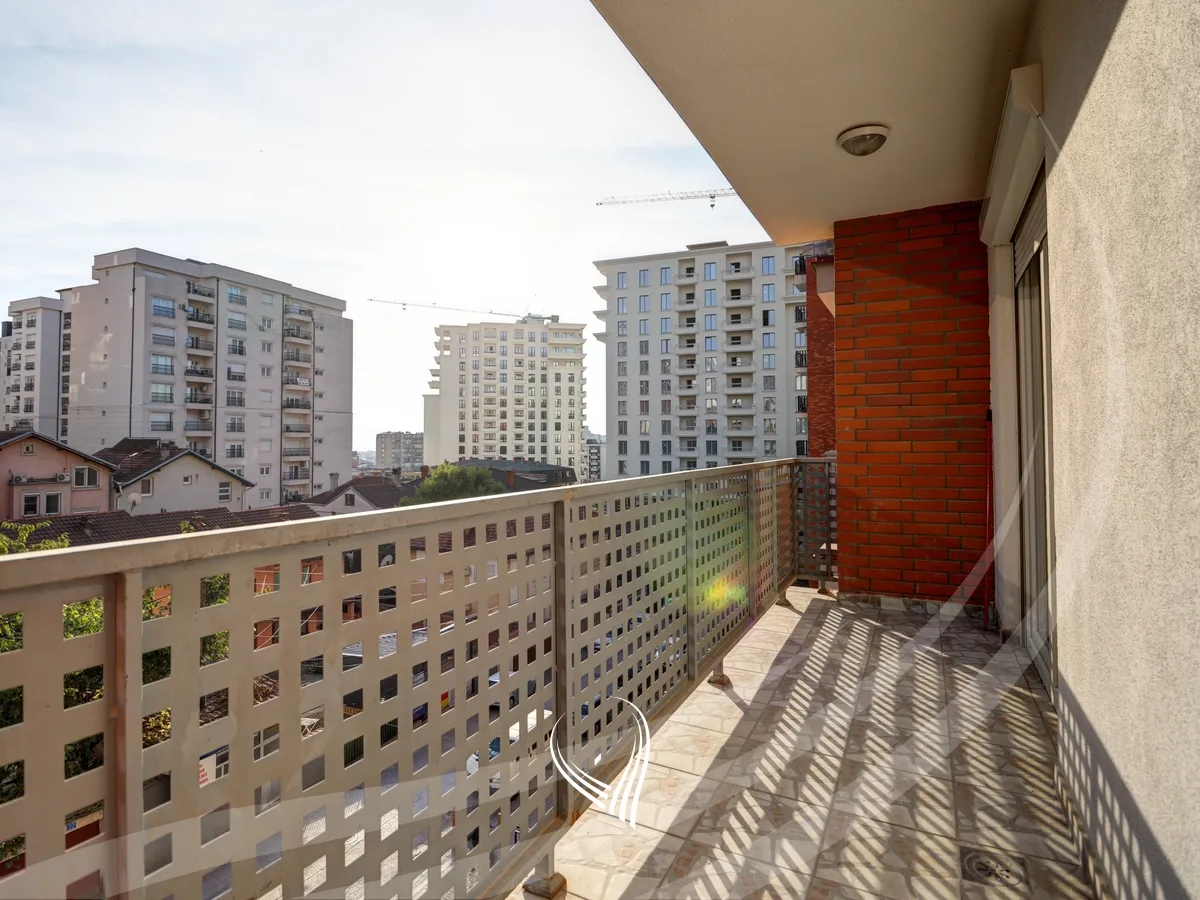 Banesë me 2 dhoma gjumi me qira në lagjen e Muhaxherëve