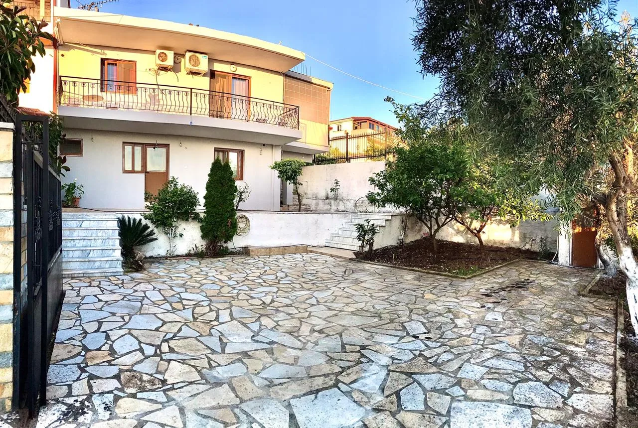 Shitet vilë 2-katëshe në sarandë