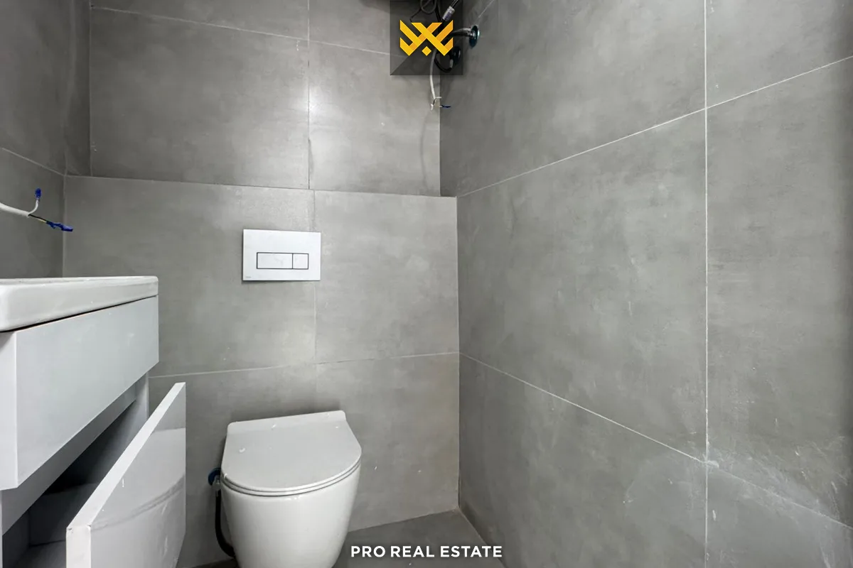Lokal 80m² me #QIRA te Rruga C