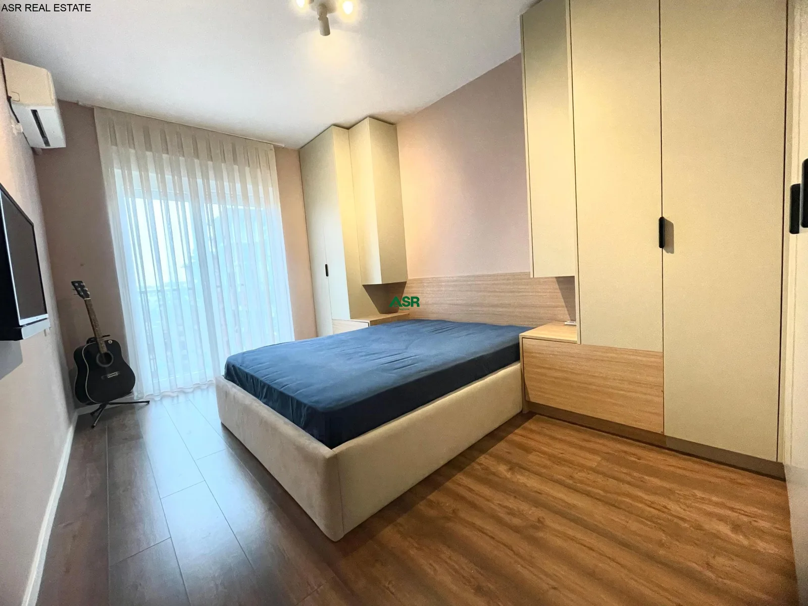 Shitet 🔝banesa 106.8m,  ne Rrugen C dhe ka qasje edhe ne rr.Muharrem Fejza