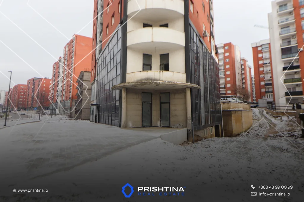Lokal me qira 780m² te Rruga B