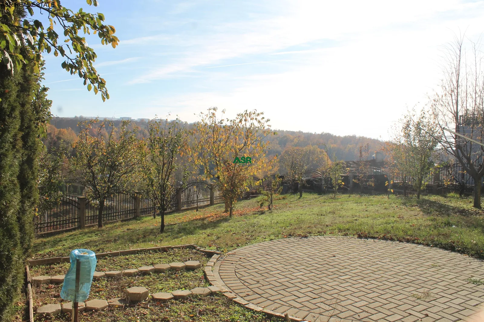 Ofrohet për SHITJE shtëpia në Zllatar