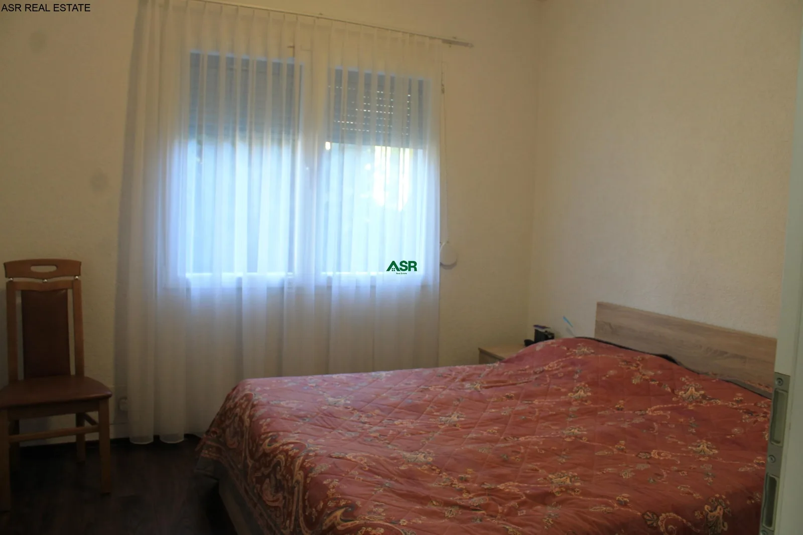 Ofrohet për SHITJE shtëpia në Zllatar