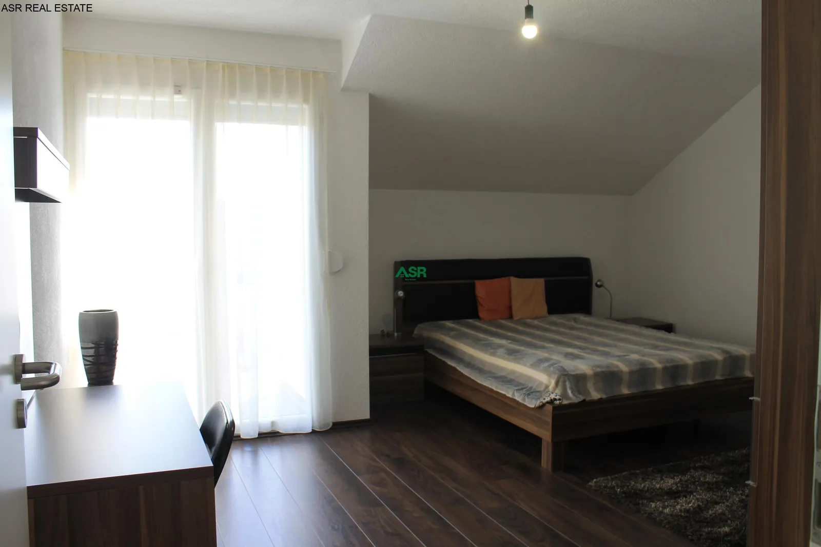 Ofrohet për SHITJE shtëpia në Zllatar