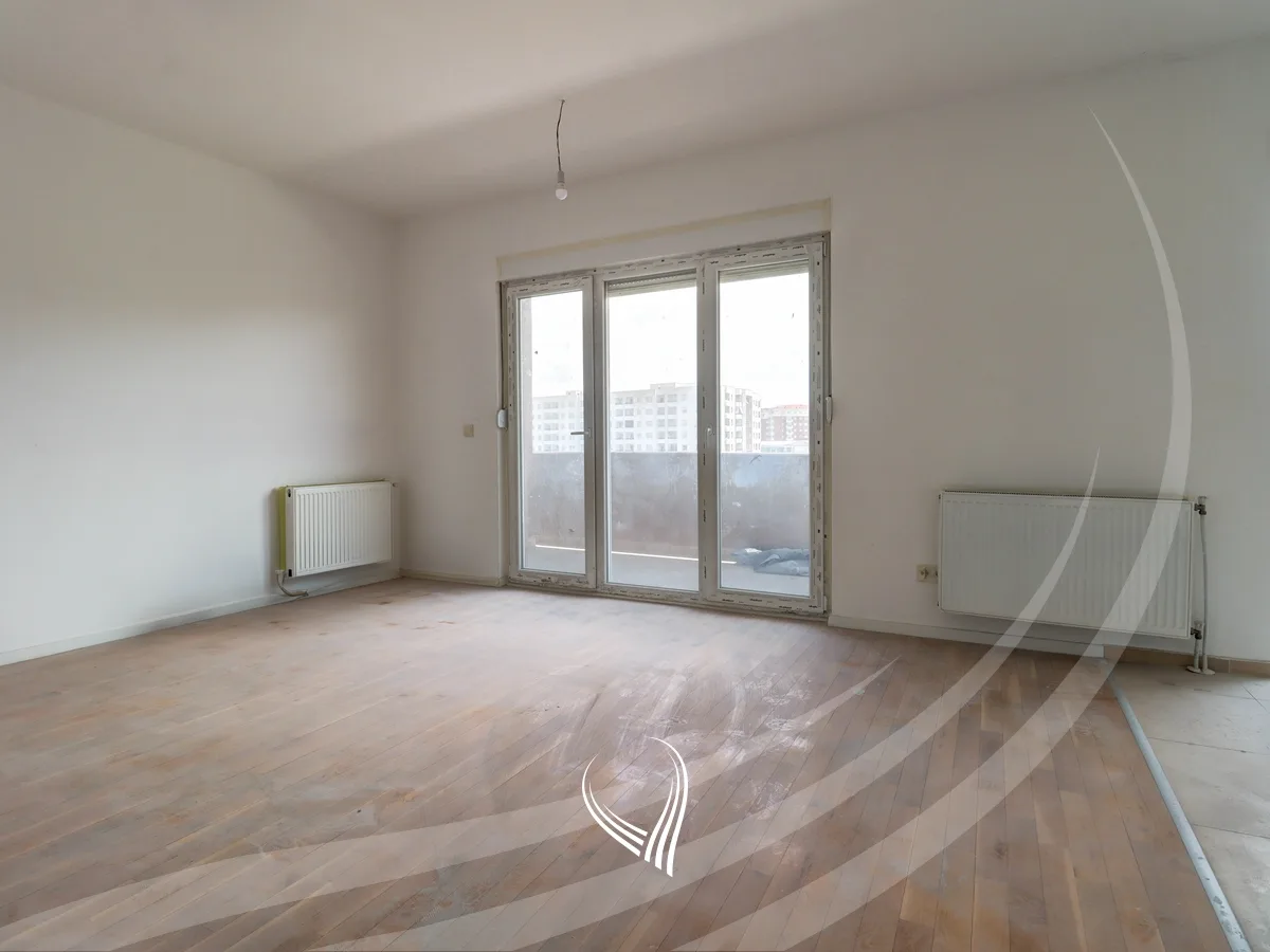 Banesë me 3 dhoma gjumi në shitje në lagjen Kalabria – Emshir