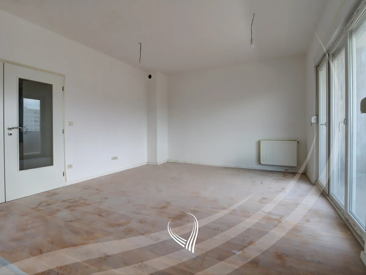 Banesë me 3 dhoma gjumi në shitje në lagjen Kalabria – Emshir