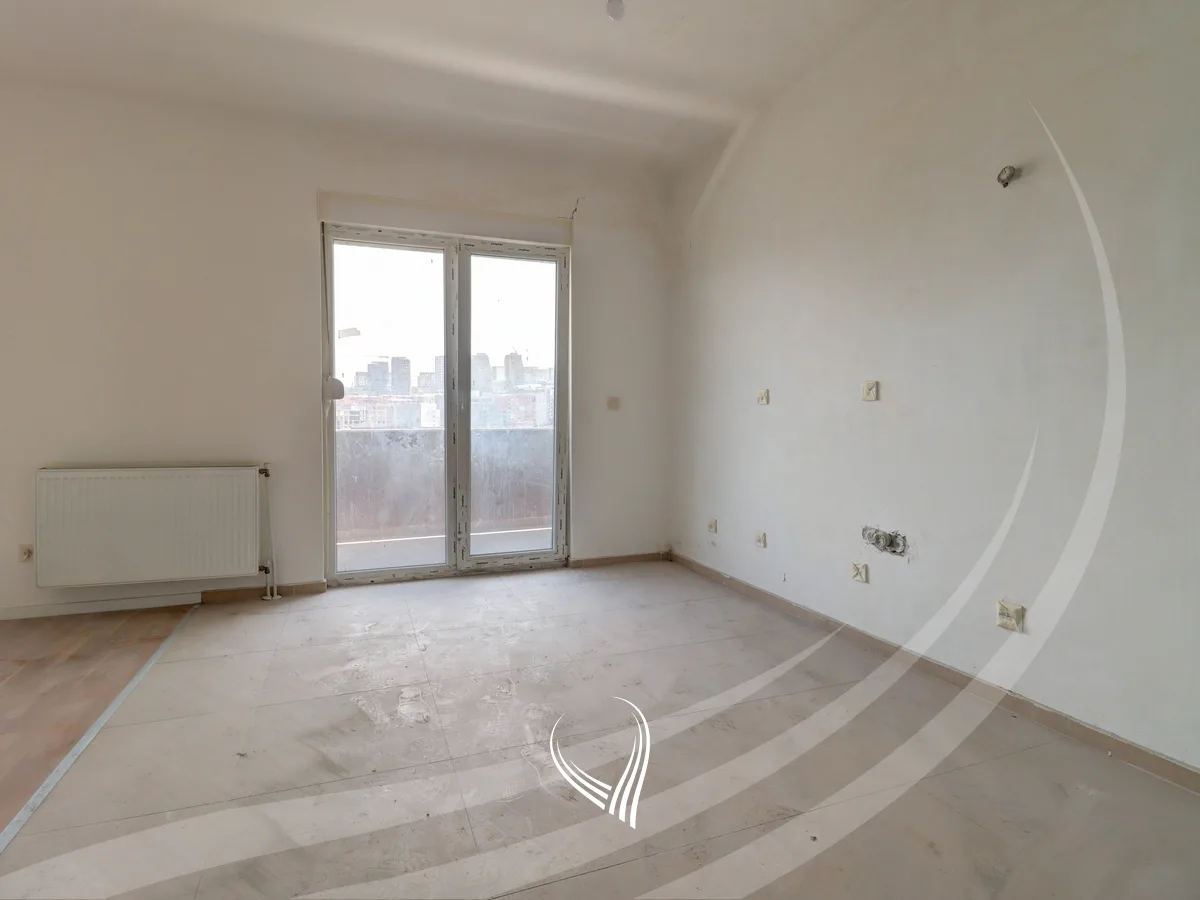 Banesë me 3 dhoma gjumi në shitje në lagjen Kalabria – Emshir