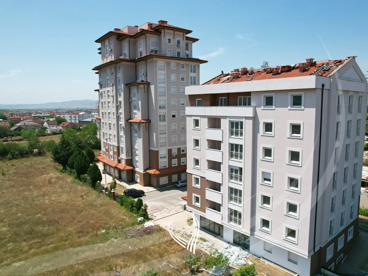 Banesë me 3 dhoma gjumi në shitje në lagjen Kalabria – Emshir