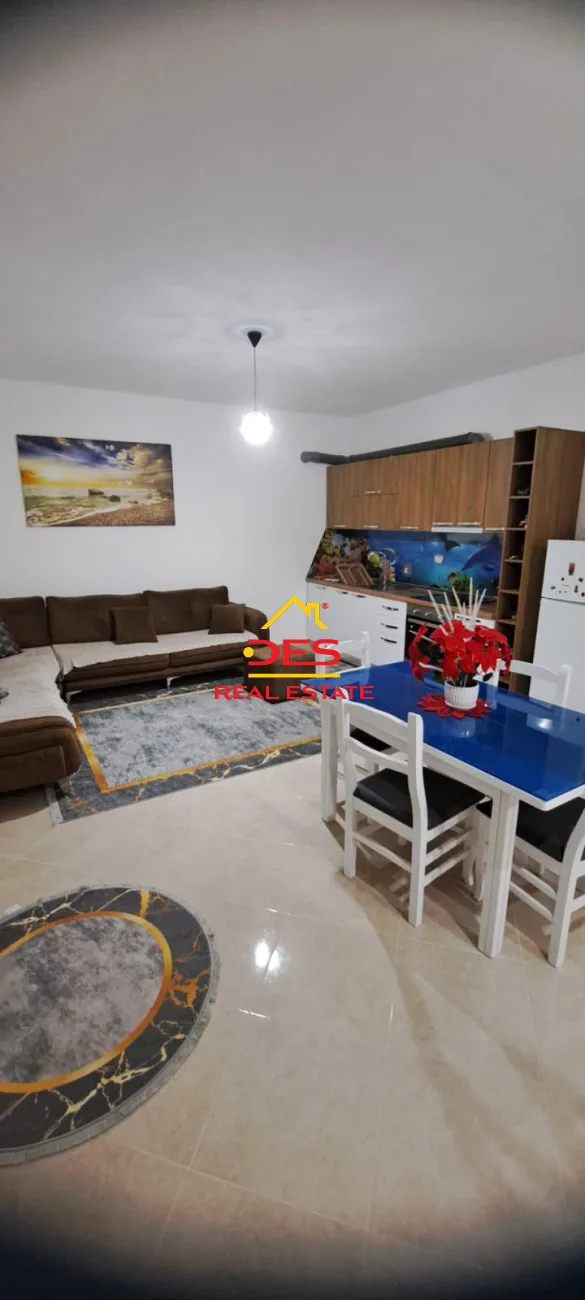 JEPET APARTAMENT 1+1 ME QIRA NË LUNGOMARE, VLORË 📍 Pranë Shkollës së Marinës