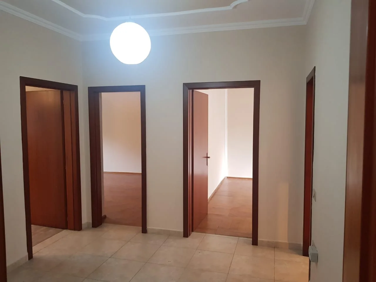 Jepet me qira apartament 3+1 në myslym shyr, tiranë