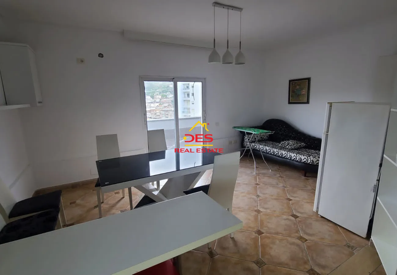 Shitet papafingo 3+1 pranë bashkisë,vlorë